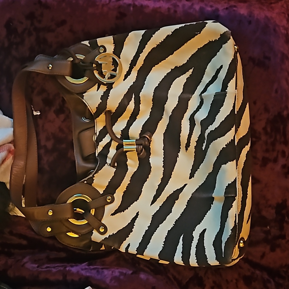 Micheal kors tiger print purse